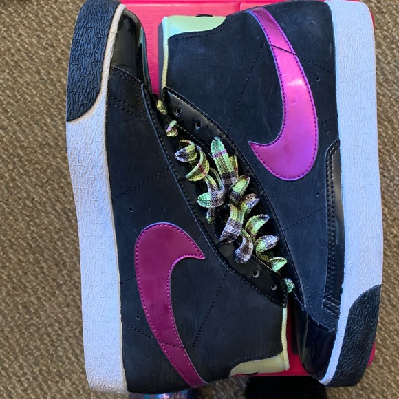 Women’s/girls Nike Blazers size 5.5 - Picture 1 of 4
